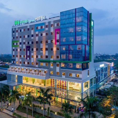 Ibis Styles Cikarang Hotel Bekasi Luaran gambar