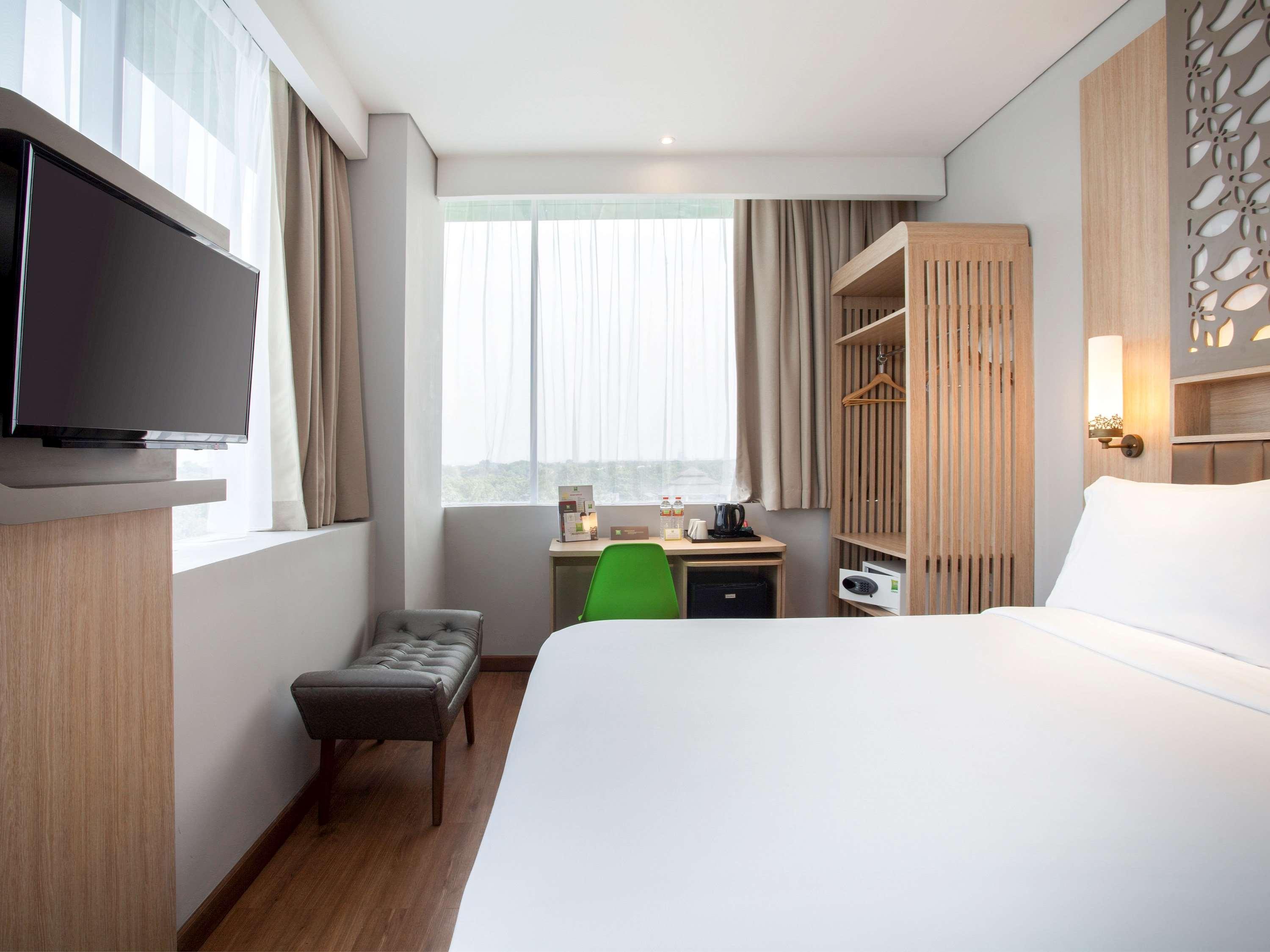 Ibis Styles Cikarang Hotel Bekasi Luaran gambar