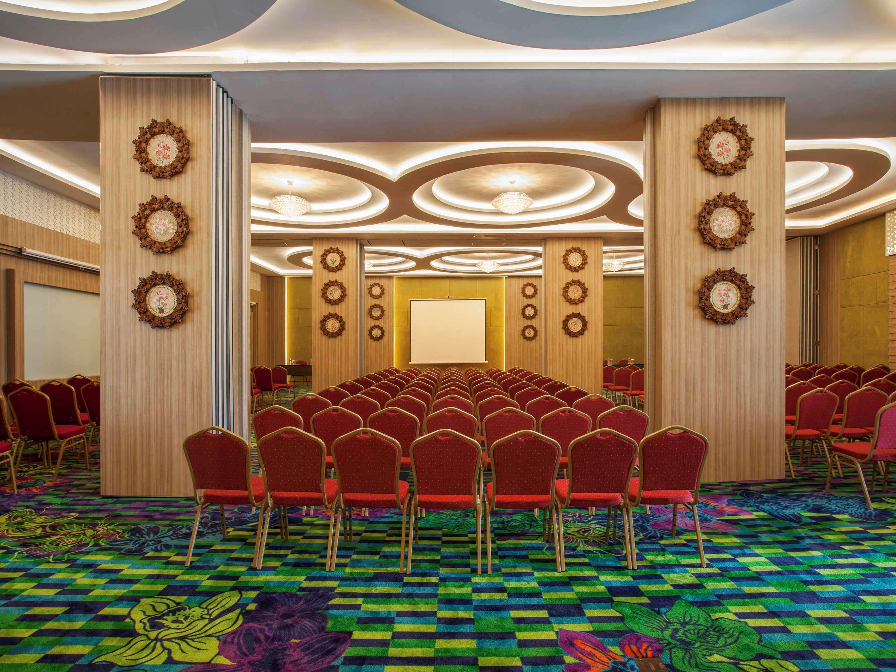 Ibis Styles Cikarang Hotel Luaran gambar