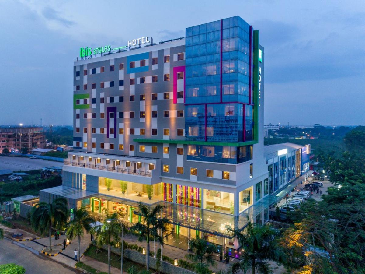 Ibis Styles Cikarang Hotel Bekasi Luaran gambar