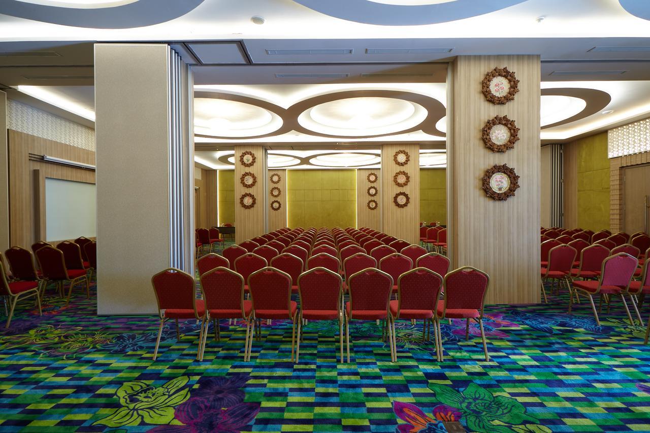 Ibis Styles Cikarang Hotel Luaran gambar