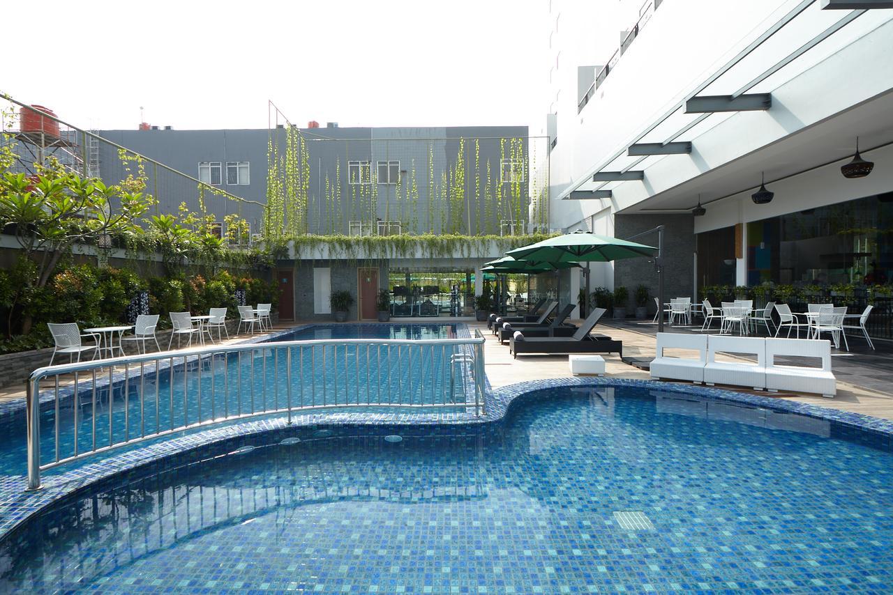 Ibis Styles Cikarang Hotel Bekasi Luaran gambar