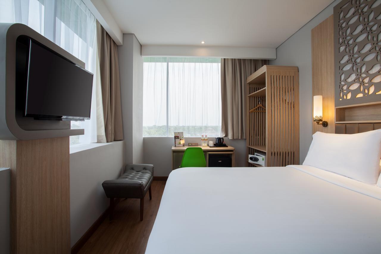 Ibis Styles Cikarang Hotel Bekasi Luaran gambar